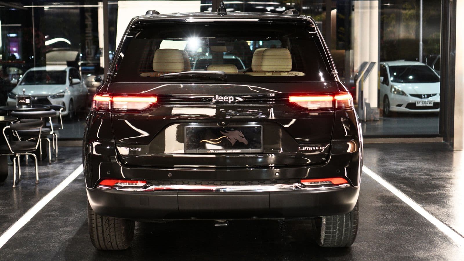 JEEP GRAND CHEROKEE 2.0T — photo 4 of 4