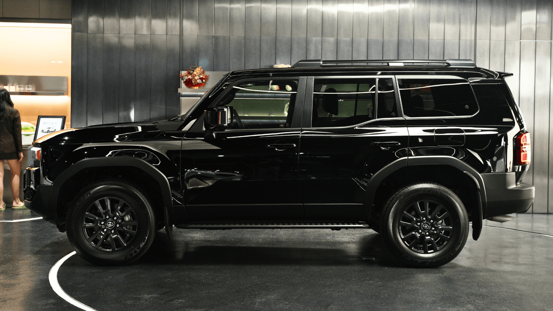 Land Cruiser Prado 250 VX Japan Spec — photo 3 of 4
