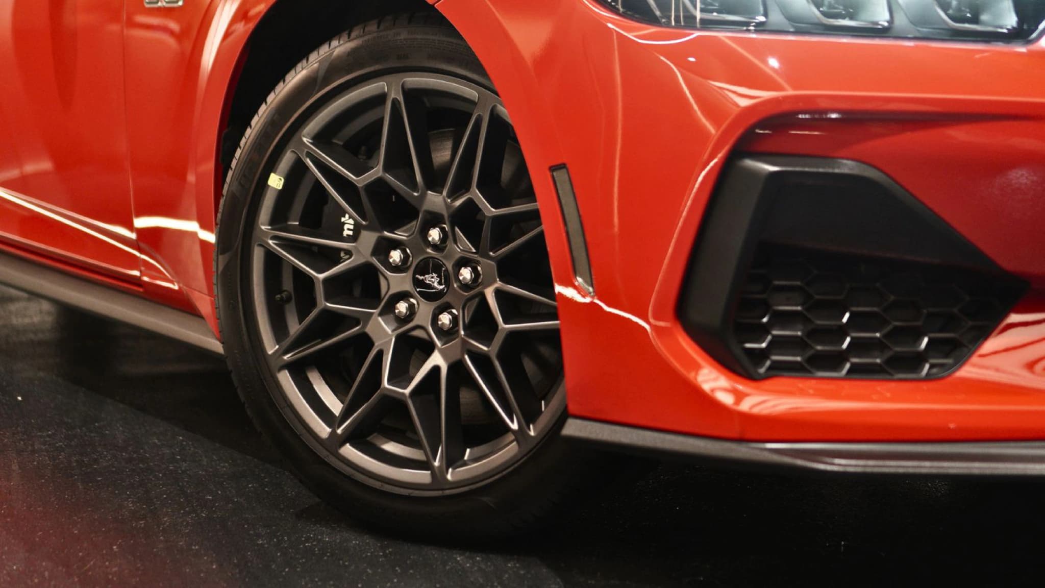 FORD MUSTANG 5.0 GT COUPE — photo 4 of 4