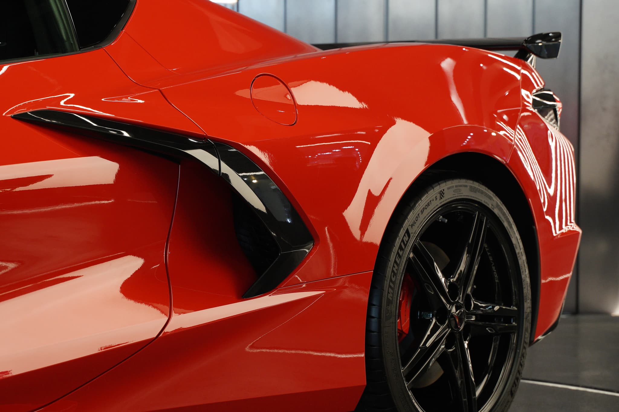 CHEVROLET CORVETTE STINGRAY — photo 2 of 4