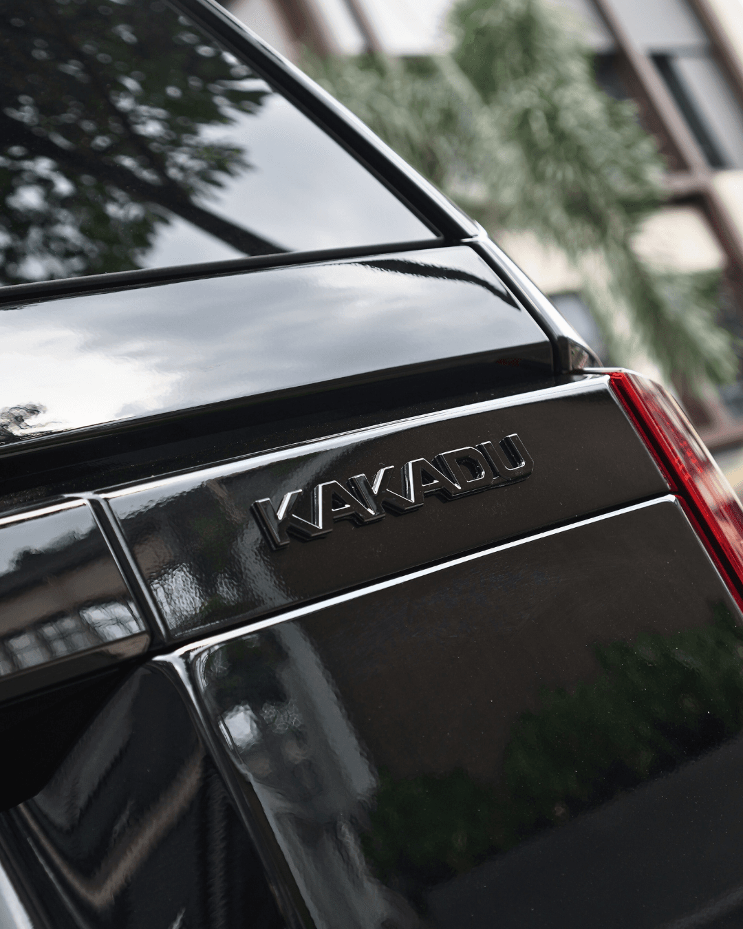 TOYOTA LAND CRUISER PRADO KAKADU — photo 3 of 4