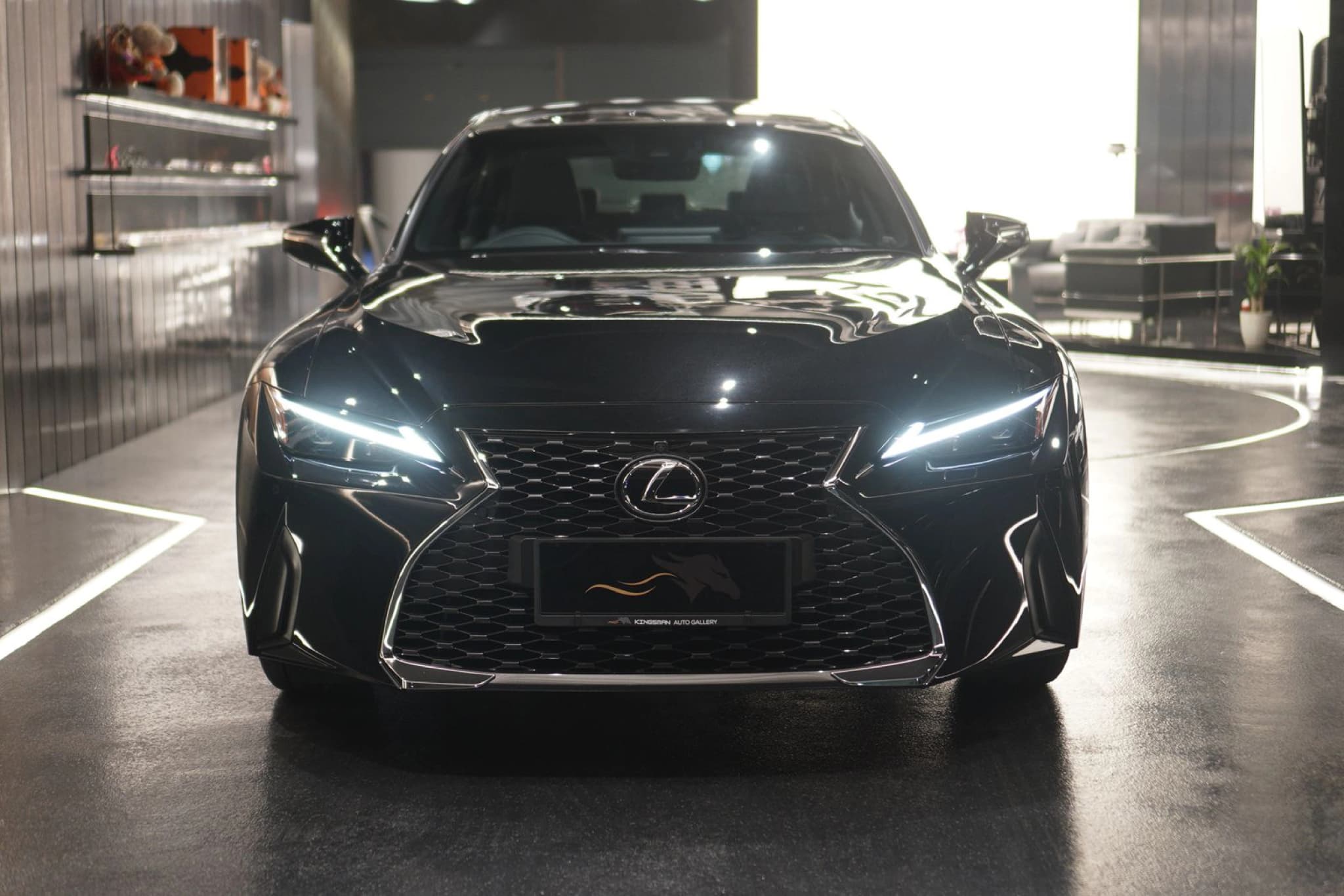 LEXUS IS 300H EXECUTIVE — photo 2 of 4