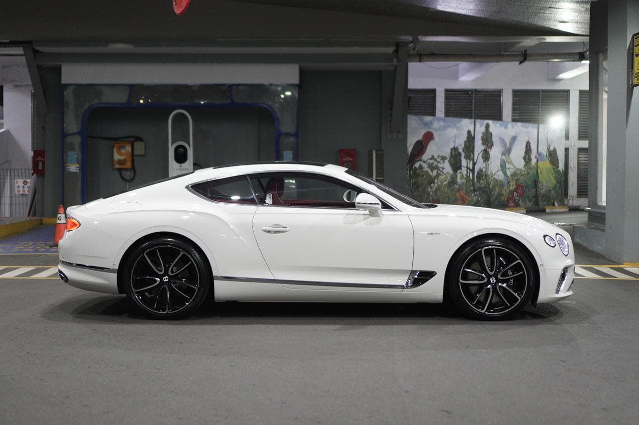 BENTLEY CONTINENTAL GT AZURE V8 — photo 3 of 4