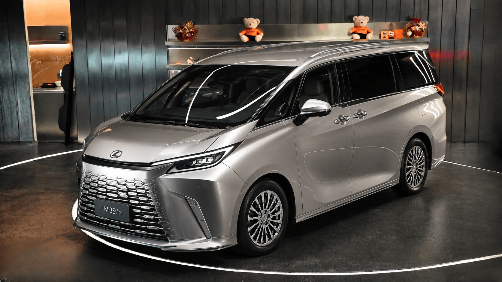 LEXUS LM350H