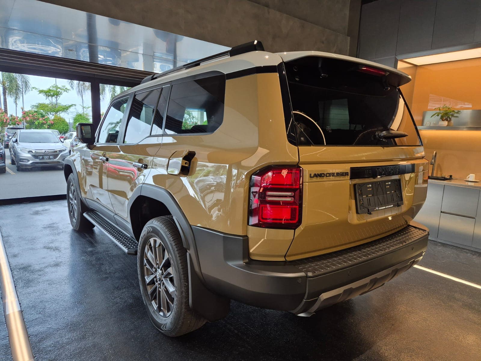 TOYOTA LAND CRUISER 250 ZX — photo 2 of 4